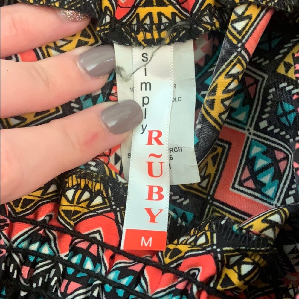 Simply ruby shorts size medium - Picture 2 of 3